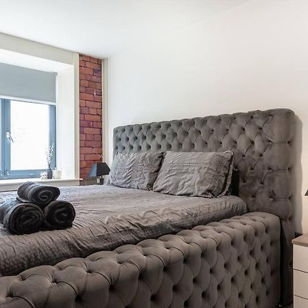 2 Bed Apartment With Pool Table Bradford  Dış mekan fotoğraf