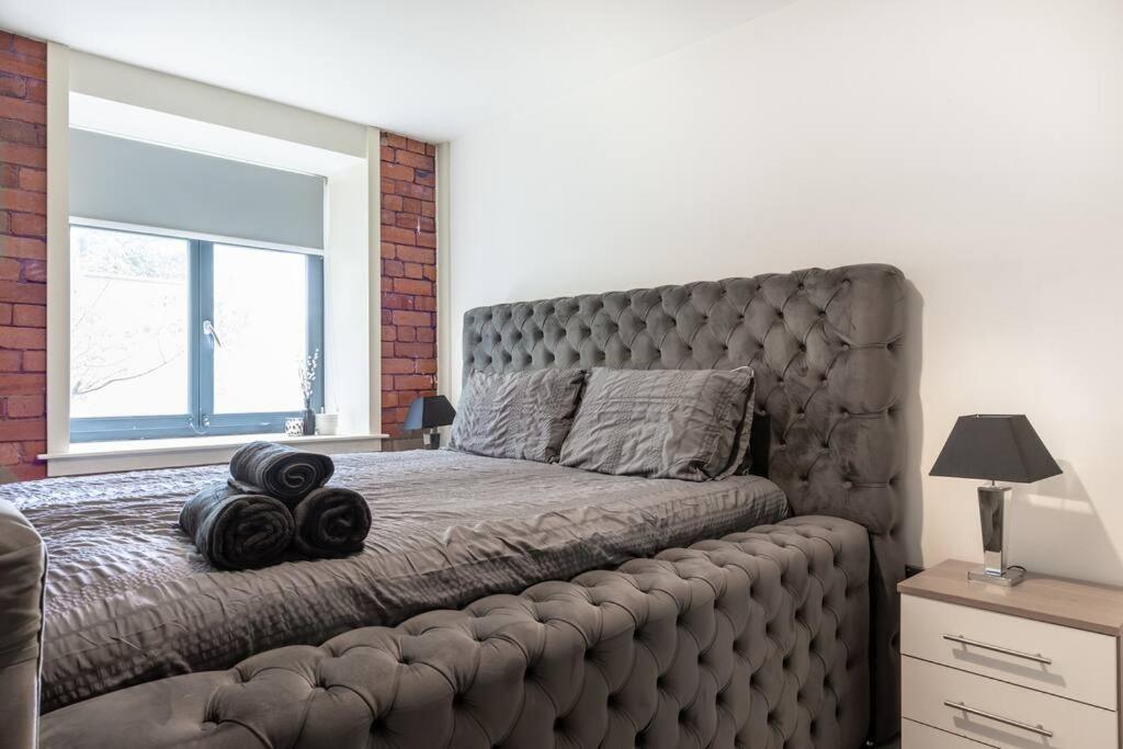 2 Bed Apartment With Pool Table Bradford  Dış mekan fotoğraf