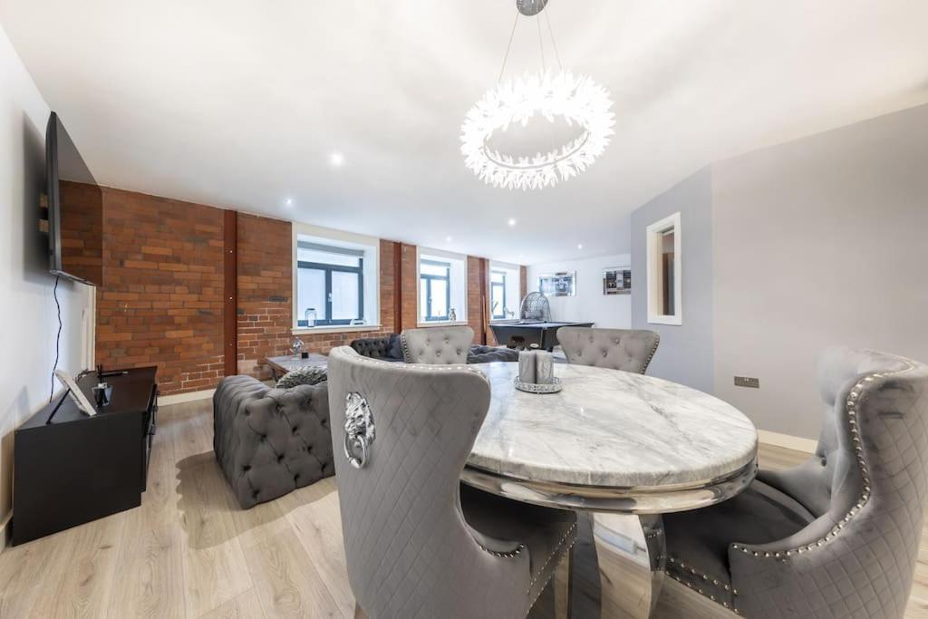 2 Bed Apartment With Pool Table Bradford  Dış mekan fotoğraf